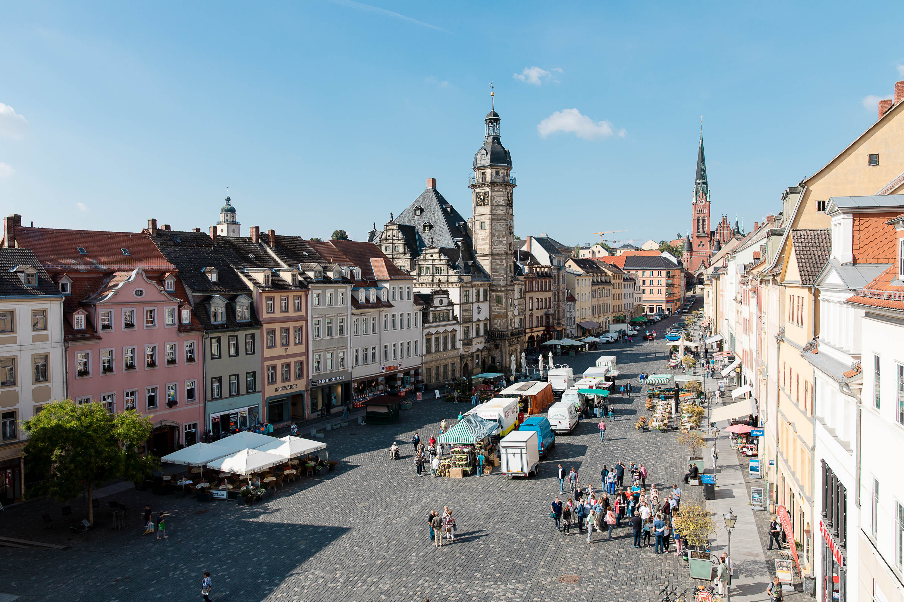Altenburger Markt mit Gruppe Stadtfuehrung