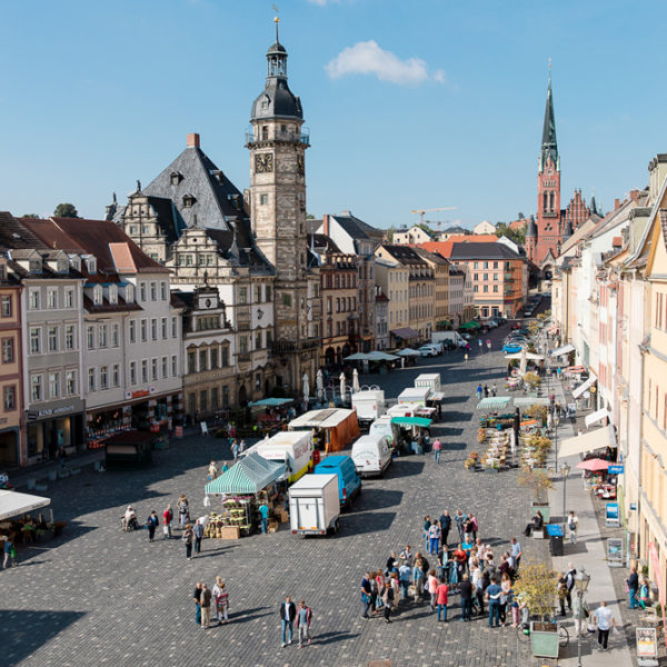 Der Treffpunkt vieler Führungen: Der Altenburger Marktplatz. Foto: Claudia Weingart